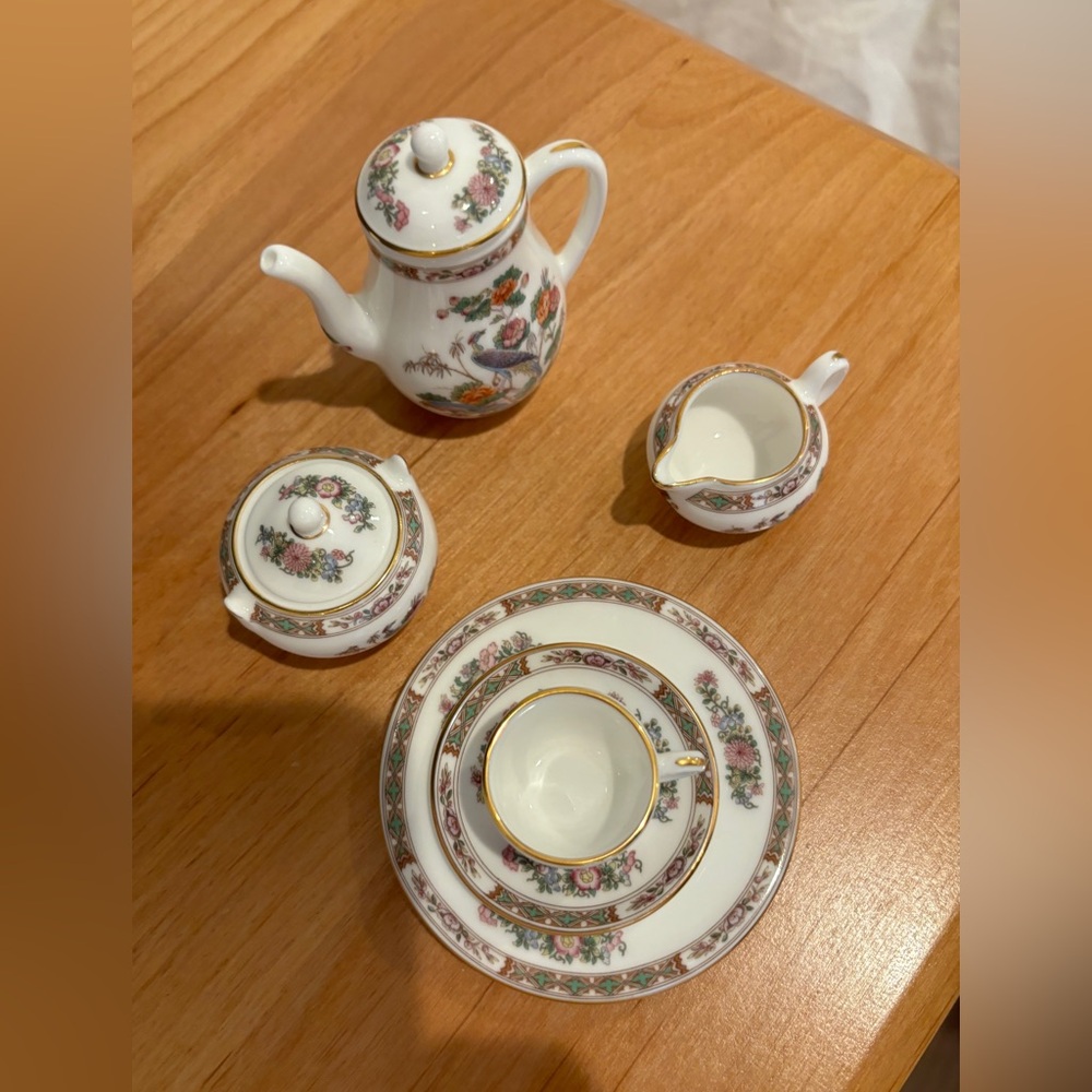 Wedgwood Kutani Crane miniature coffee set - Picture 3 of 4